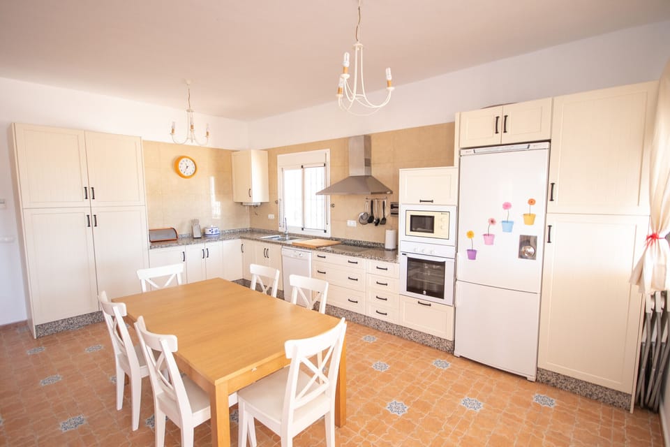 Enjoy the cuisine of this Villa in Cártama