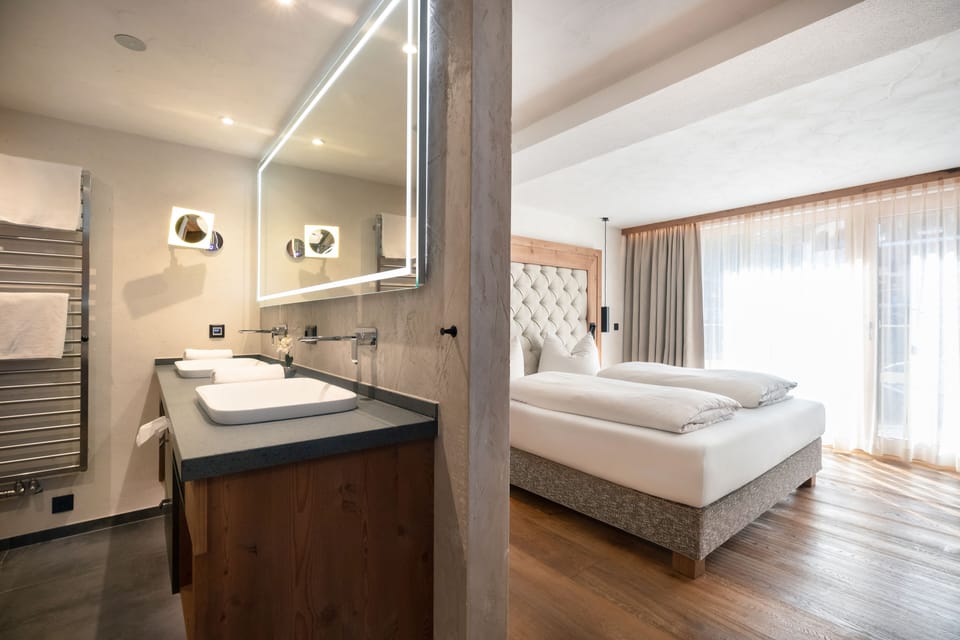 Deluxe Double Room, Balcony | In-room safe, desk, blackout drapes, free WiFi