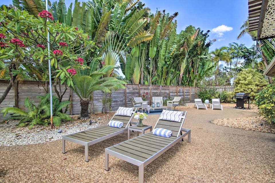 Furnished Patio | Outdoor Seating & Loungers