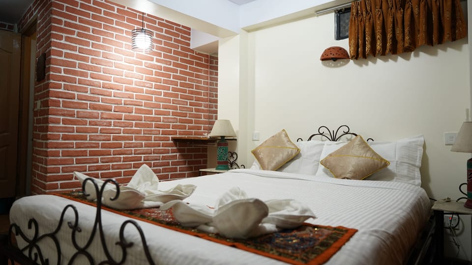Deluxe Double Room | Blackout drapes, free WiFi, bed sheets