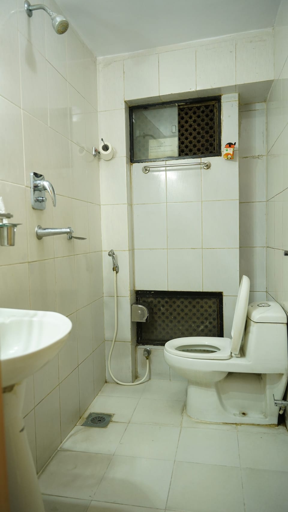 Deluxe Double Room | Bathroom | Shower, slippers, towels