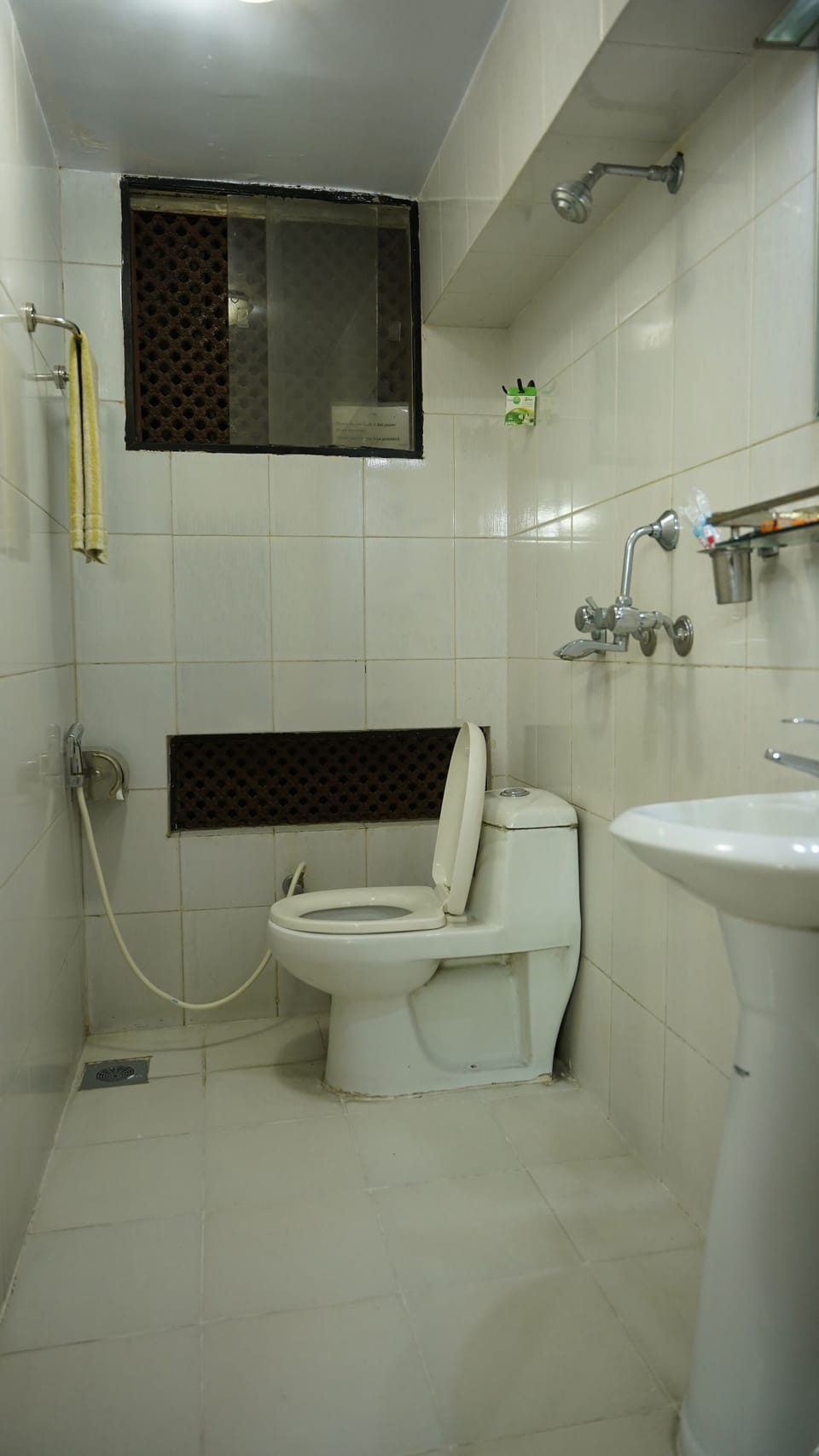 Superior Double Room | Bathroom | Shower, slippers, towels