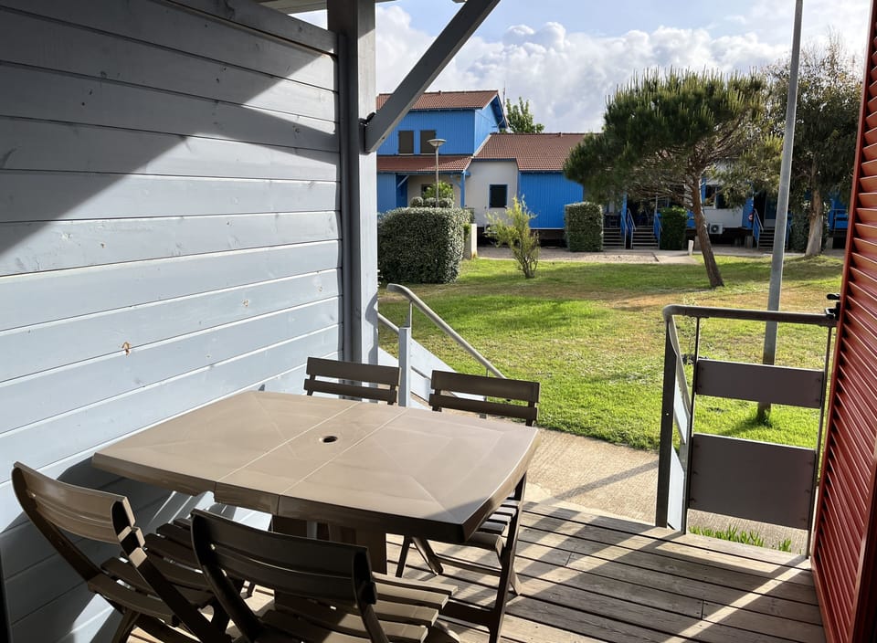 Pack a picnic here before an afternoon boat rental at Blue Pearl.