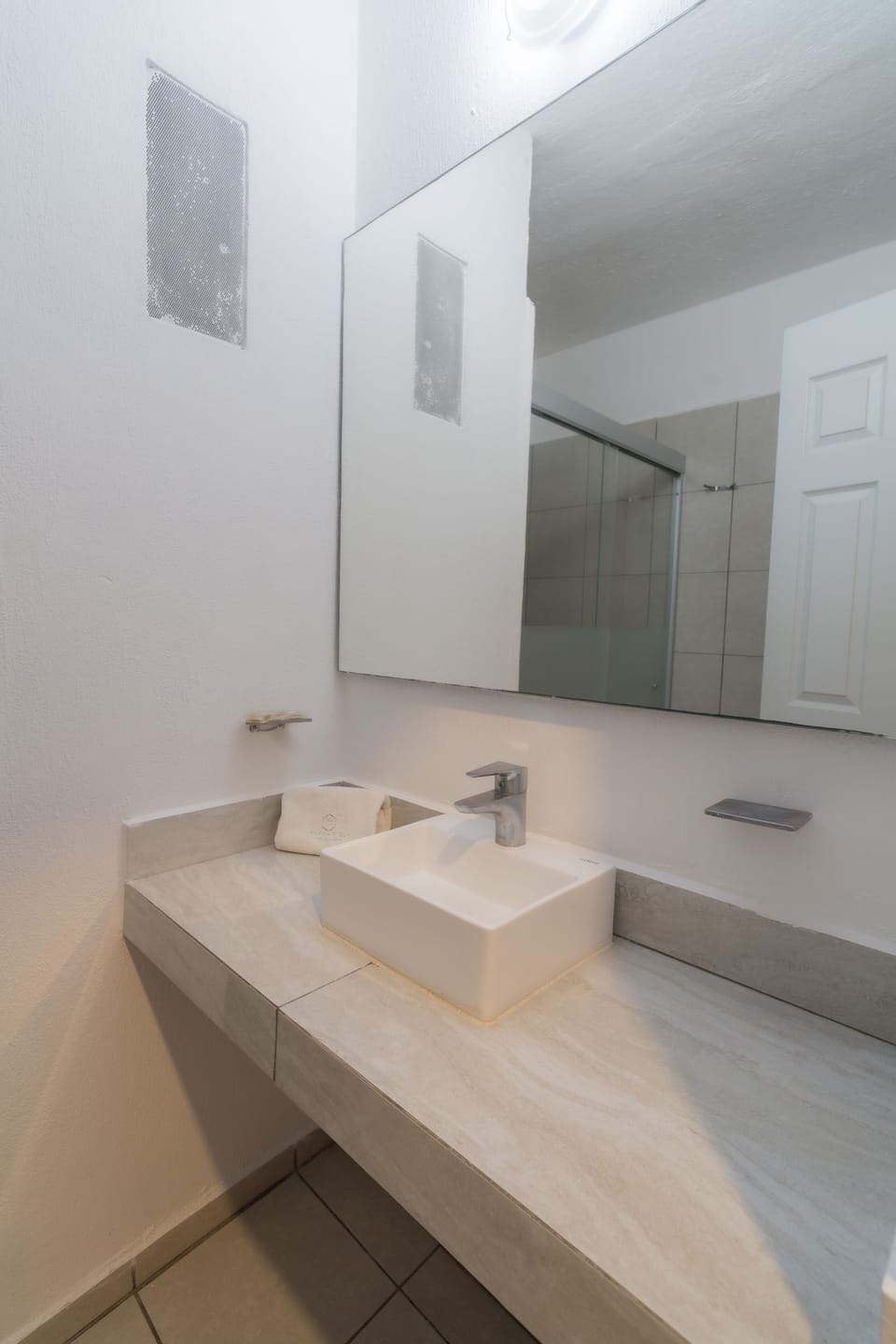 Shower, towels