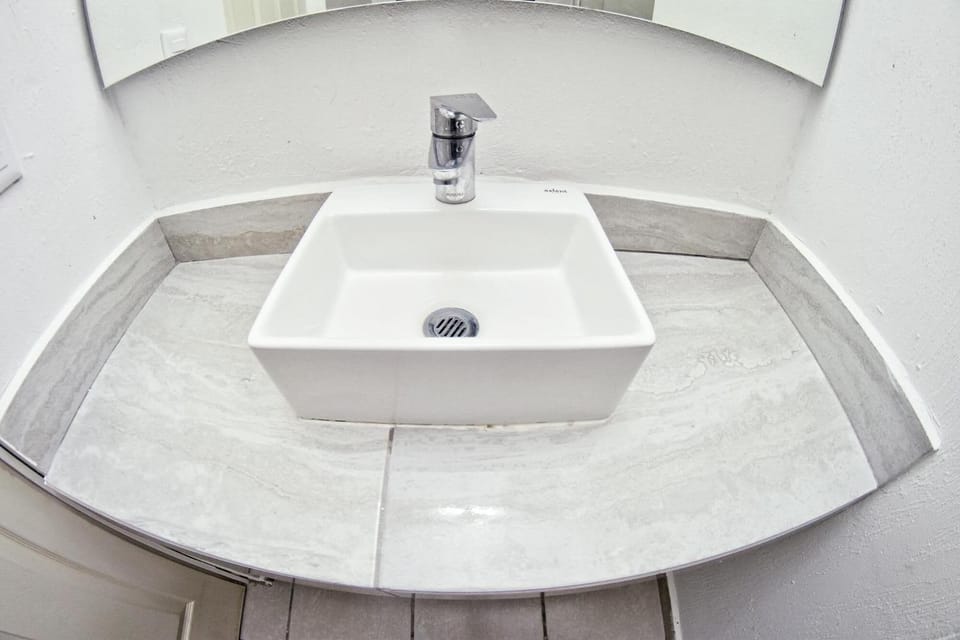 Standard Room | Bathroom | Shower, towels