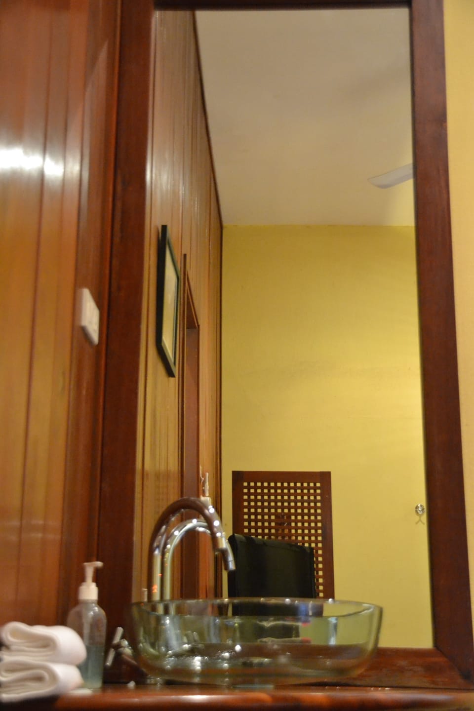 Deluxe Double Room | Bathroom sink
