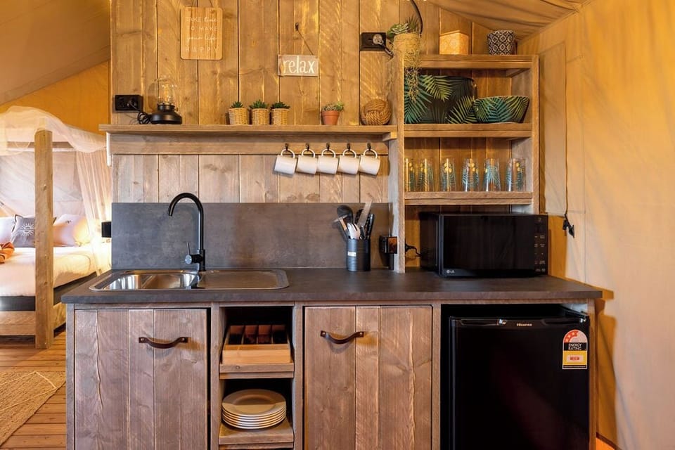 Tent | Private kitchen | Toaster