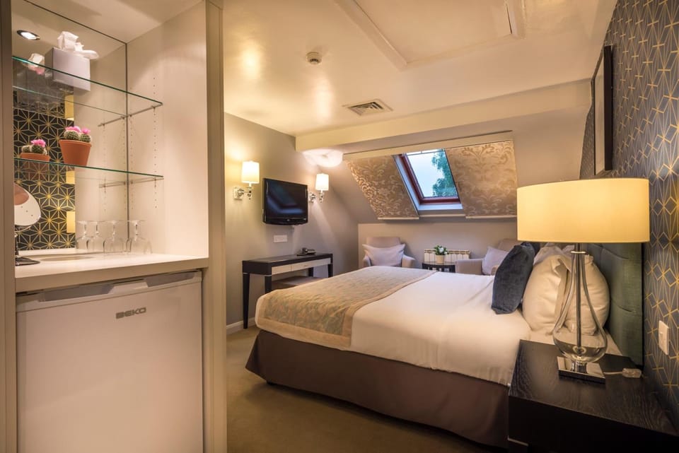 Desk, iron/ironing board (on request), WiFi (free), bed sheets