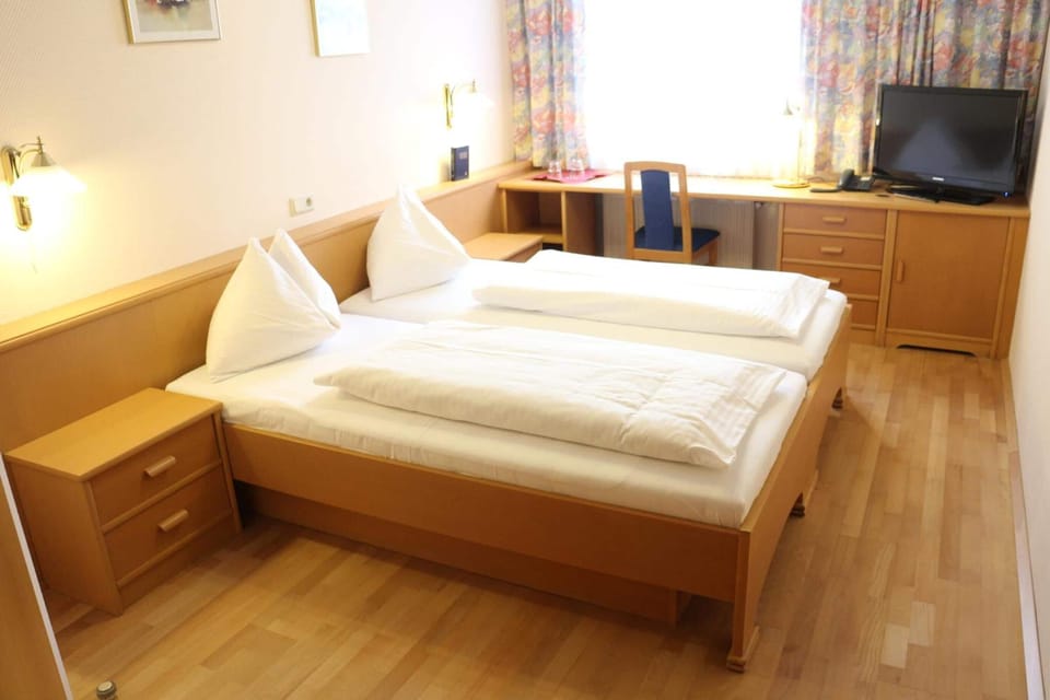 Double Room | Minibar, desk, iron/ironing board, free WiFi