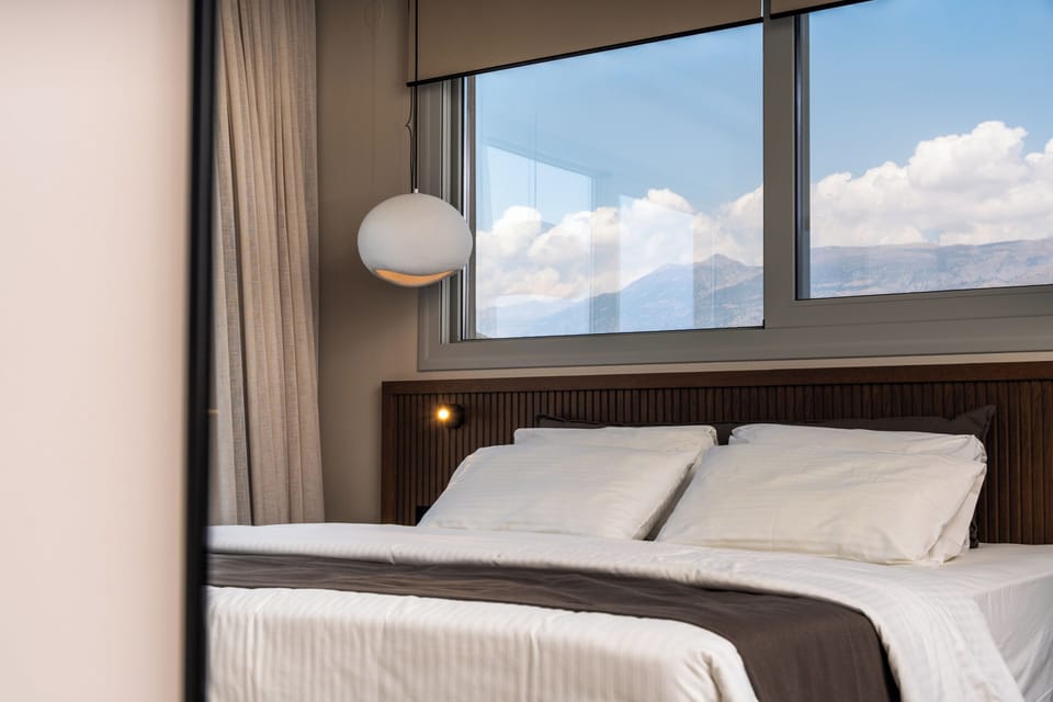 Deluxe Penthouse Suite | Panoramic Sea View & Outdoor Hot Tub | Minibar, in-room safe, desk, soundproofing