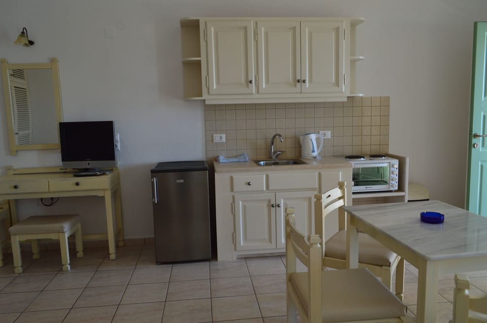 Family Apartment (For 4) | Private kitchen | Fridge, stovetop, coffee/tea maker, cookware/dishes/utensils