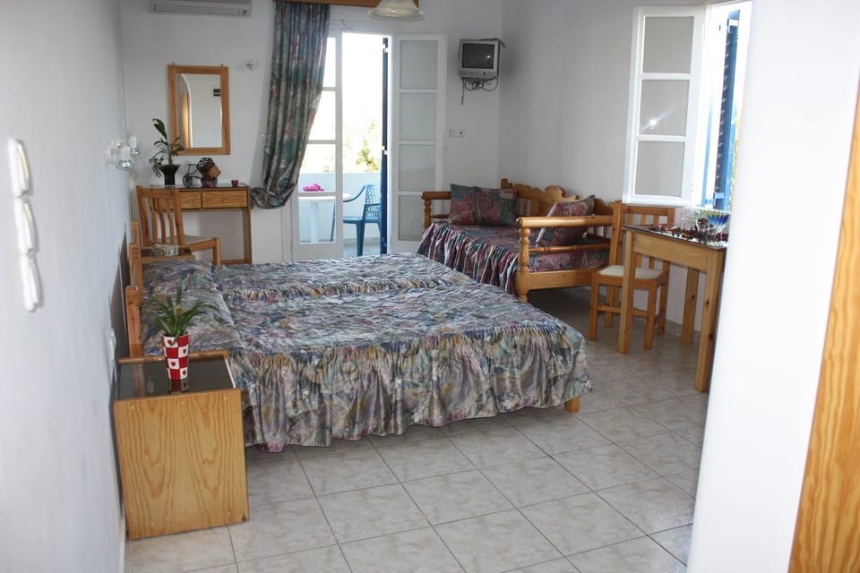 Triple Room | Soundproofing, rollaway beds, free WiFi