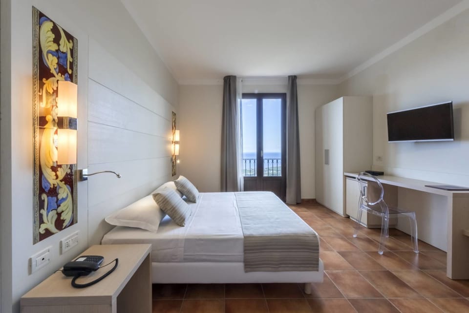 Minibar, in-room safe, individually furnished, desk