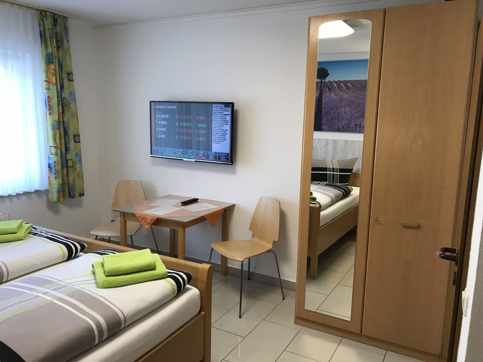 Single Room | Blackout drapes, iron/ironing board, free WiFi