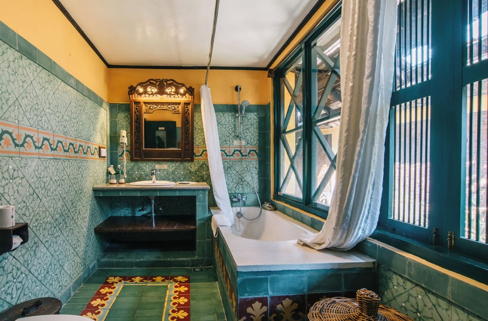 Deluxe Double or Twin Room, Non Smoking | Bathroom | Combined shower/tub, free toiletries, hair dryer, bidet