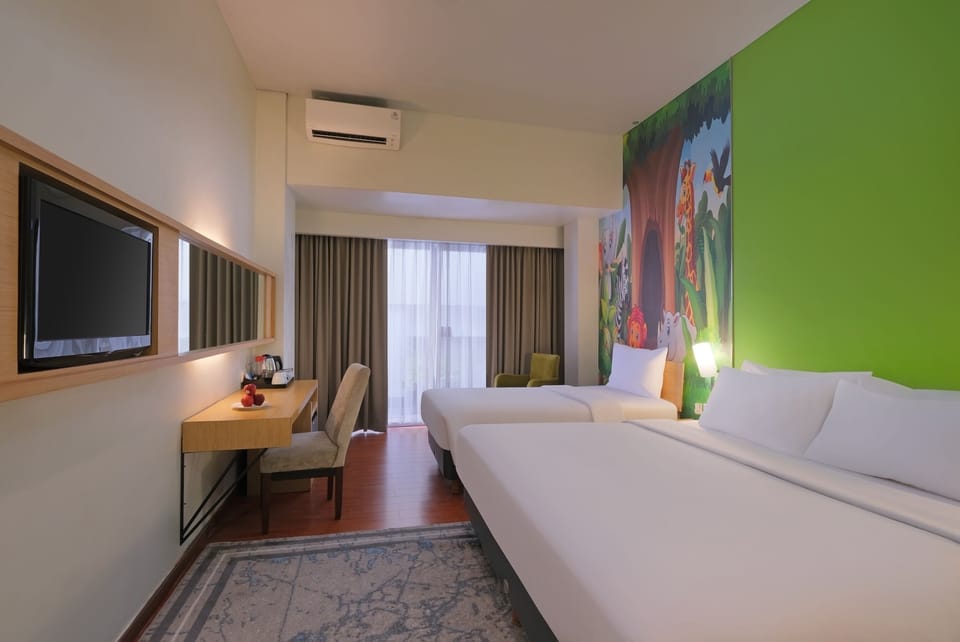 Family Room | In-room safe, desk, soundproofing, free WiFi