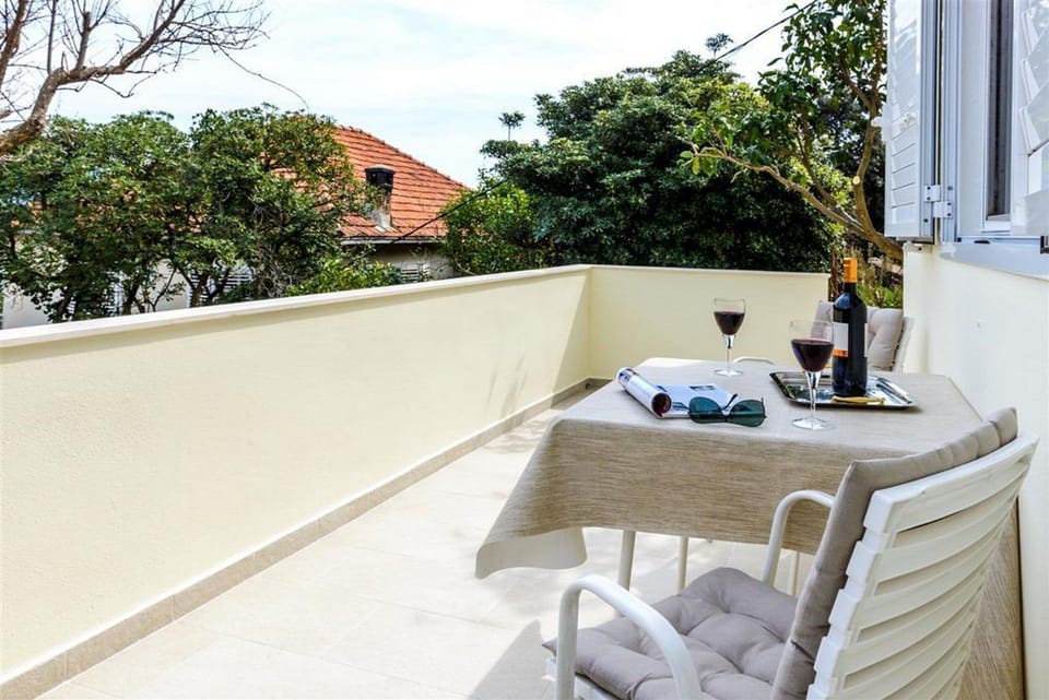 Studio (Guest House Rooms Rose - Studio with ) | Terrace/patio