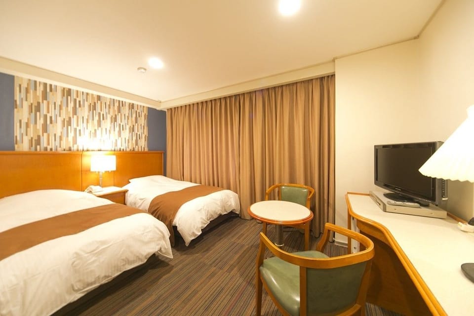 Twin Room, Non Smoking | Desk, WiFi (free), bed sheets