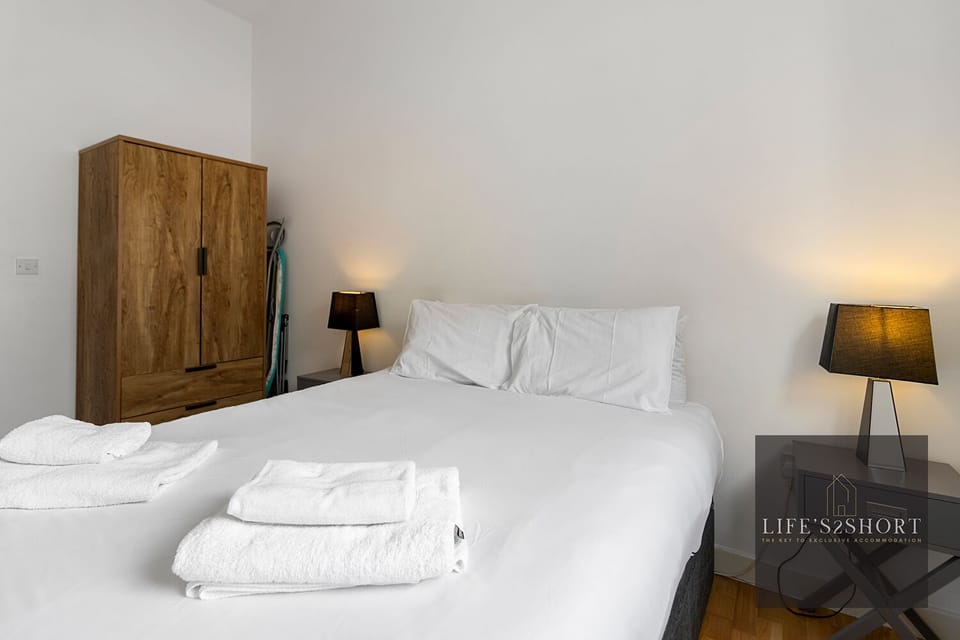 2 bedrooms, iron/ironing board, travel crib, free WiFi