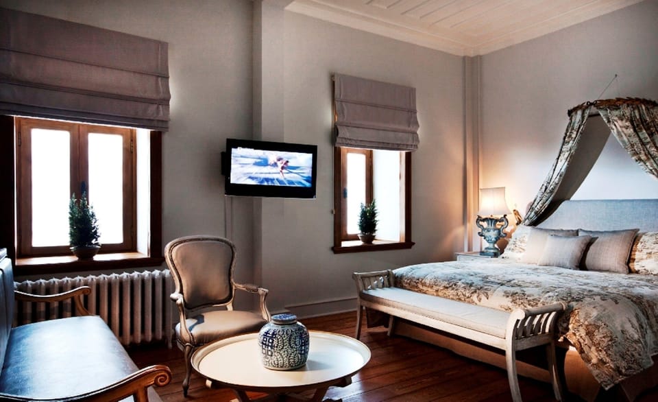 Superior Double Room | In-room safe, individually decorated, desk, laptop workspace