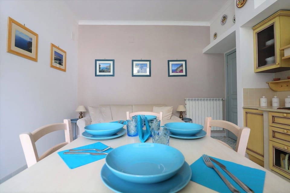 House, 1 Bedroom, Kitchen, Sea View | In-room dining