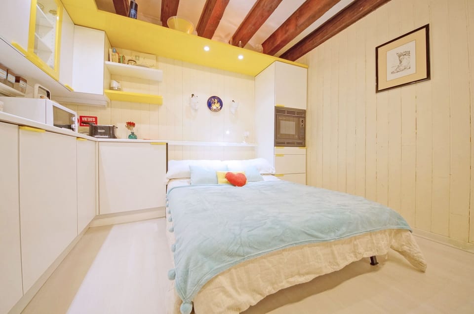 Apartment, 1 Bedroom | 1 bedroom, iron/ironing board, WiFi (free), bed sheets