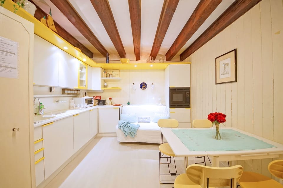 Apartment, 1 Bedroom | Private kitchen | Full-size fridge, microwave, oven, stovetop