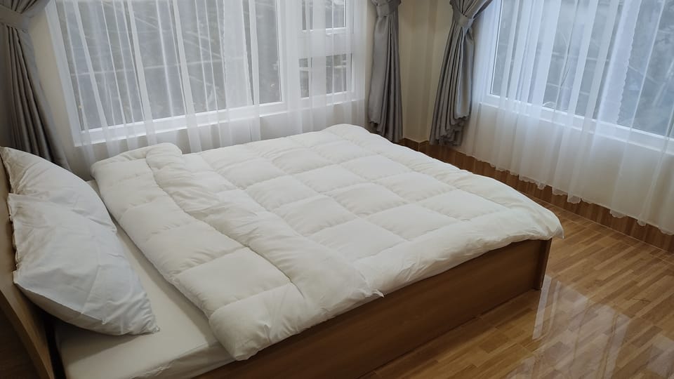 Single Room | Blackout drapes, soundproofing, iron/ironing board, free WiFi
