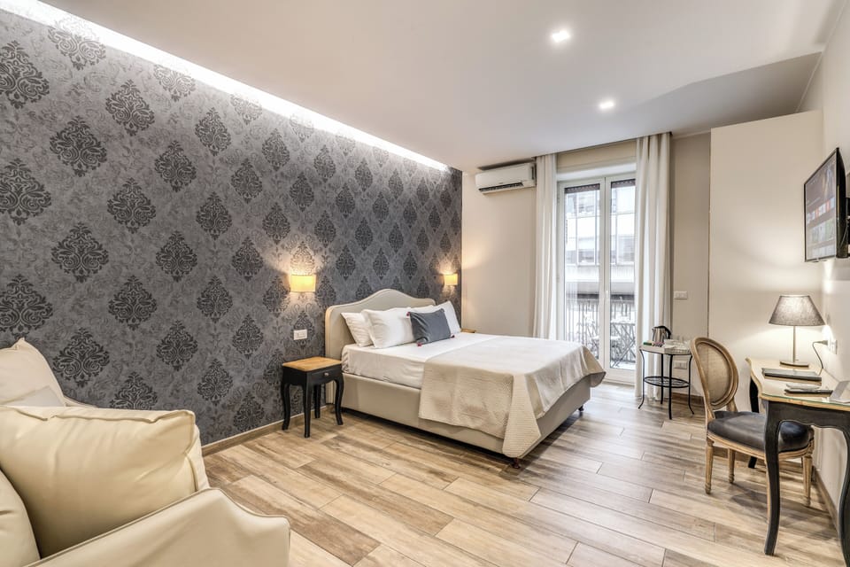 Deluxe Quadruple Room | Minibar, in-room safe, individually decorated, individually furnished