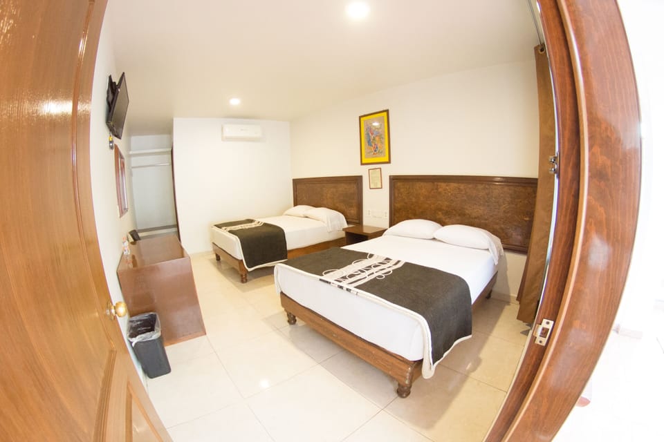 Business Room | Desk, iron/ironing board (on request), WiFi (free), bed sheets