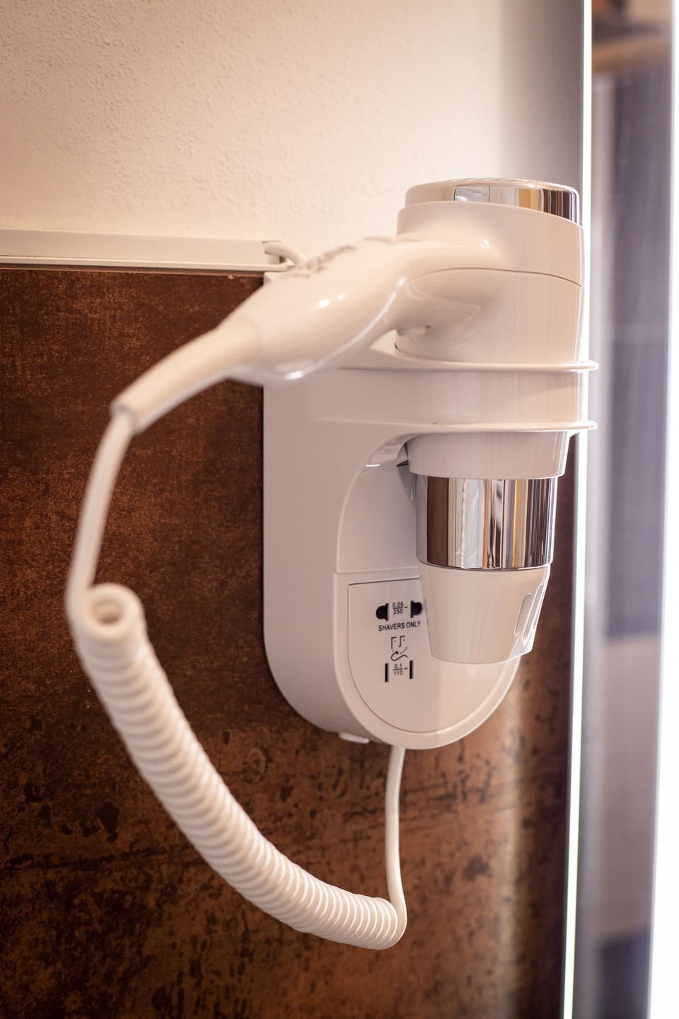 Shower, free toiletries, hair dryer, bidet