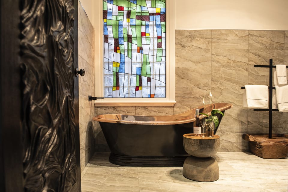 Warhol Suite | Deep soaking bathtub