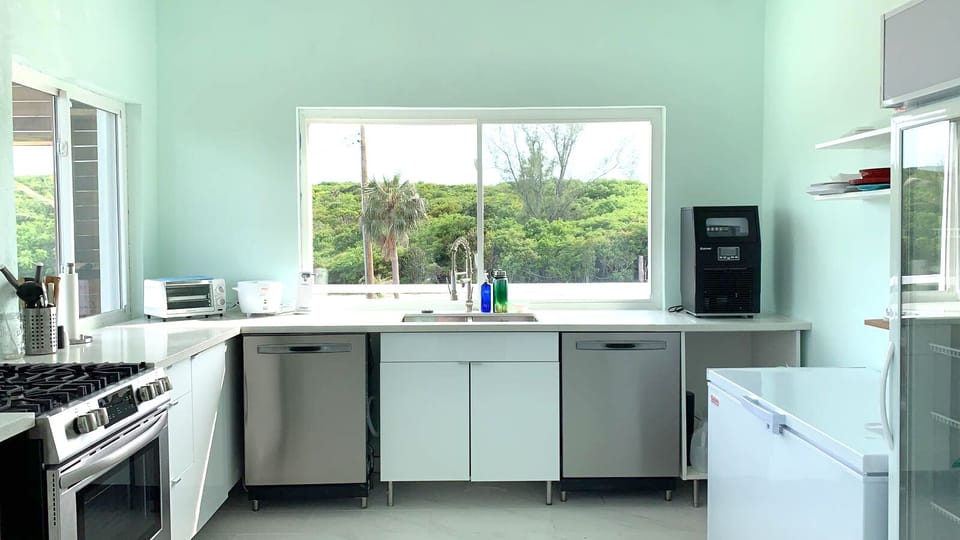 Coffee/tea maker, fridge, microwave