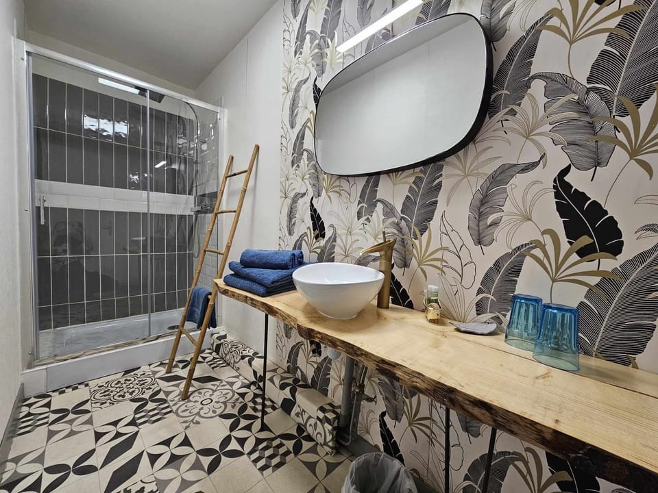Triple Room | Bathroom | Shower, hair dryer (on request), towels, soap