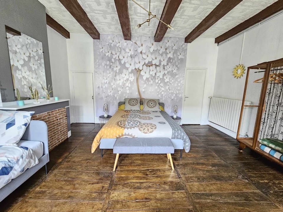 Triple Room | Desk, iron/ironing board (on request), WiFi (free)