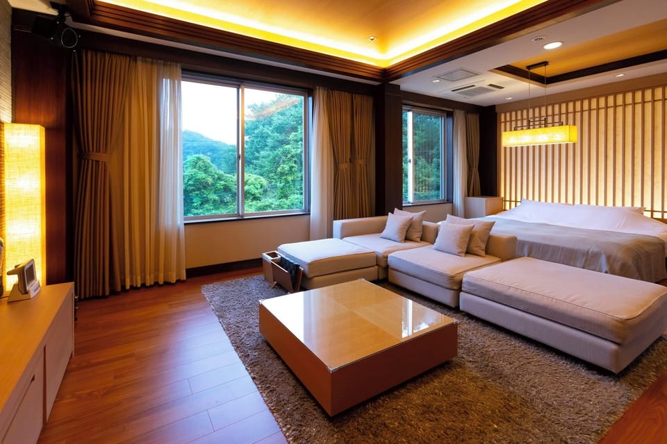 Executive Suite, Balcony, Garden View | Down comforters, minibar, individually decorated, individually furnished