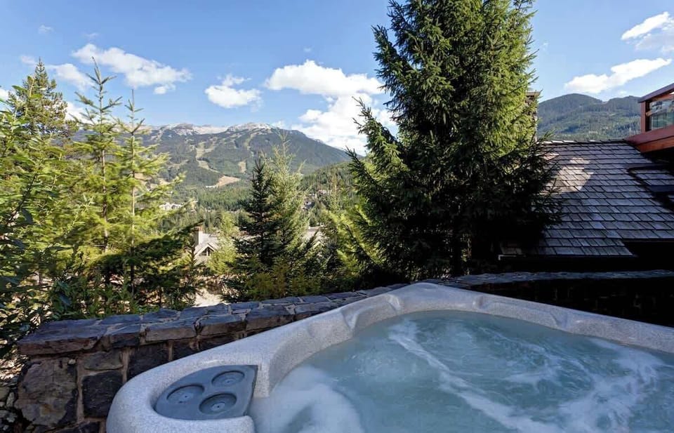 - Private hot tub overlooking Whistler’s stunning mountain peaks and evergreen forest  
- Relax under the open sky while soaking in pure alpine tranquility and fresh air  
- The perfect post-ski retreat to unwind, recharge