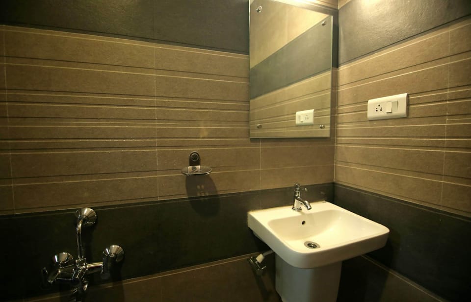 Bathroom sink