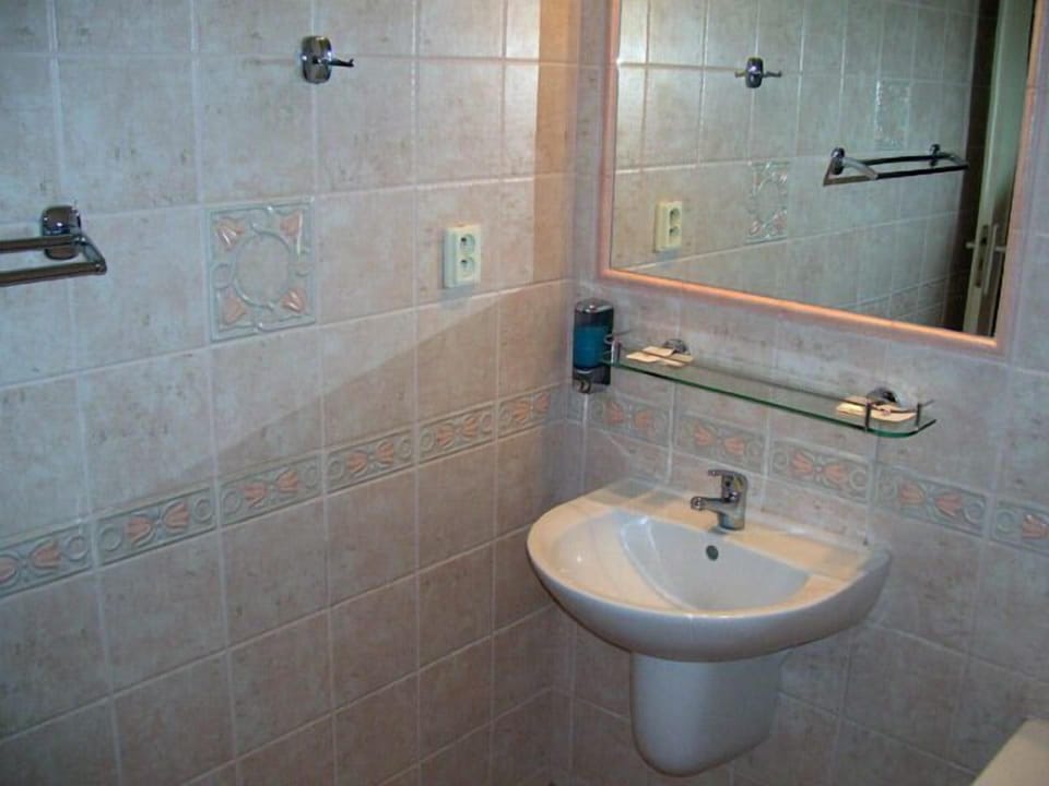 In-room safe, desk, free WiFi, bed sheets