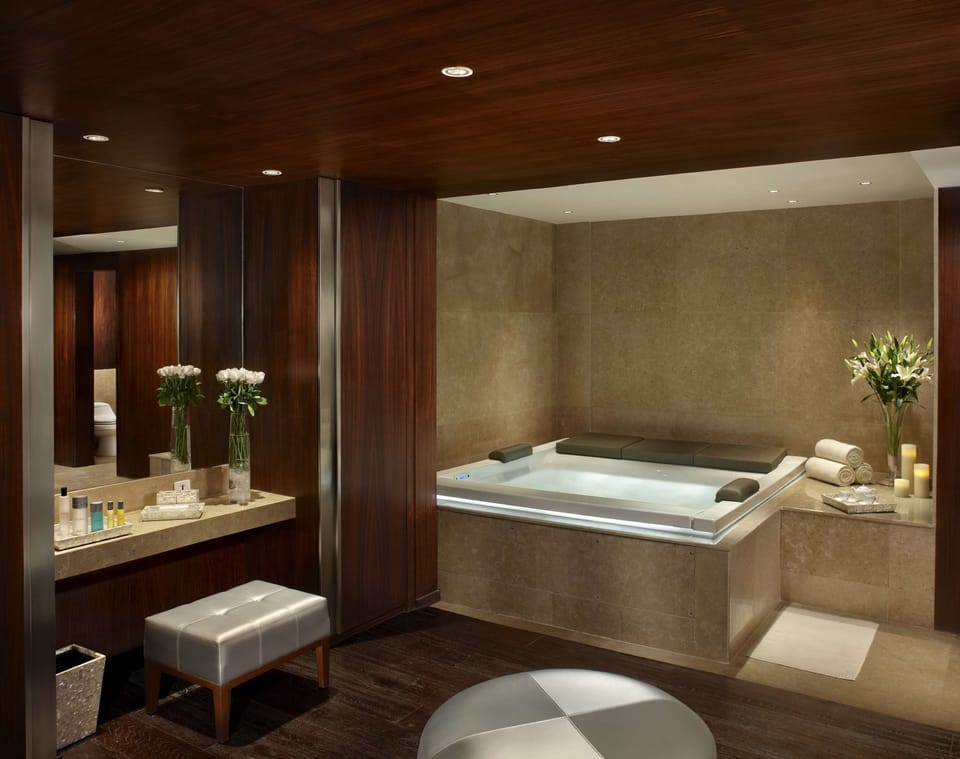 Couples treatment rooms, sauna, steam room, body treatments