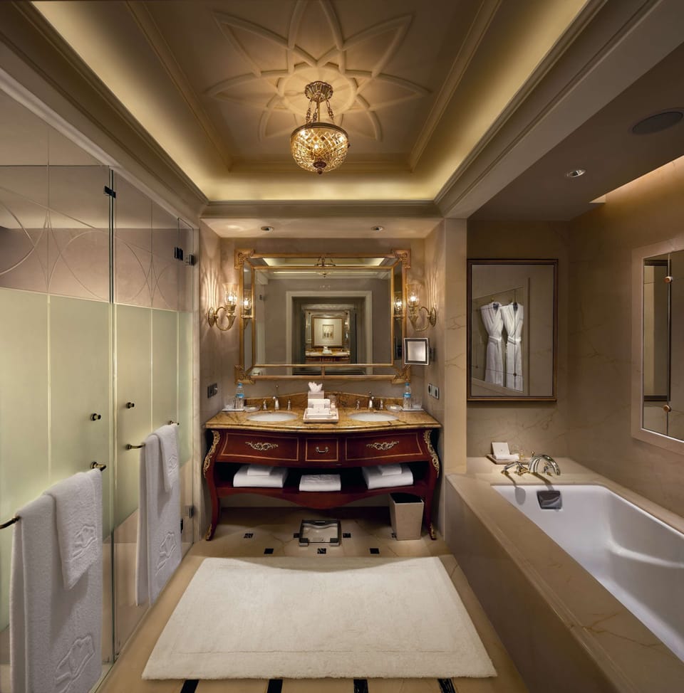 Suite (Parlour) | Bathroom | Combined shower/tub, deep soaking tub, rainfall showerhead