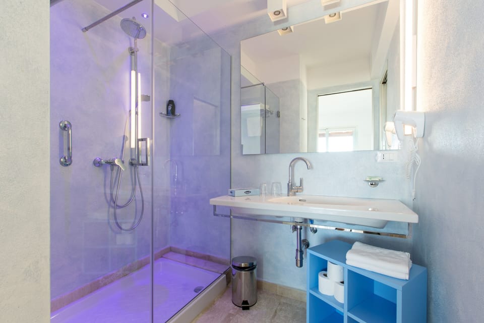 Classic Quadruple Room | Bathroom | Shower, designer toiletries, hair dryer, towels
