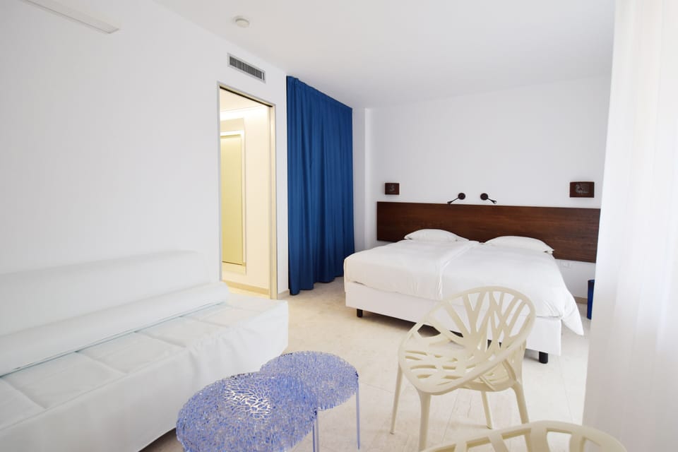 Classic Quadruple Room | Minibar, in-room safe, desk, free WiFi