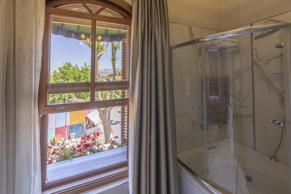 Minibar, in-room safe, desk, soundproofing