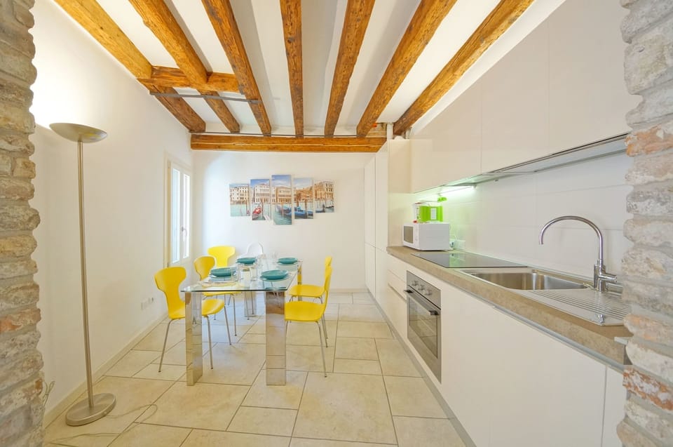 Apartment, 1 Bedroom | Private kitchen | Full-size fridge, microwave, oven, stovetop