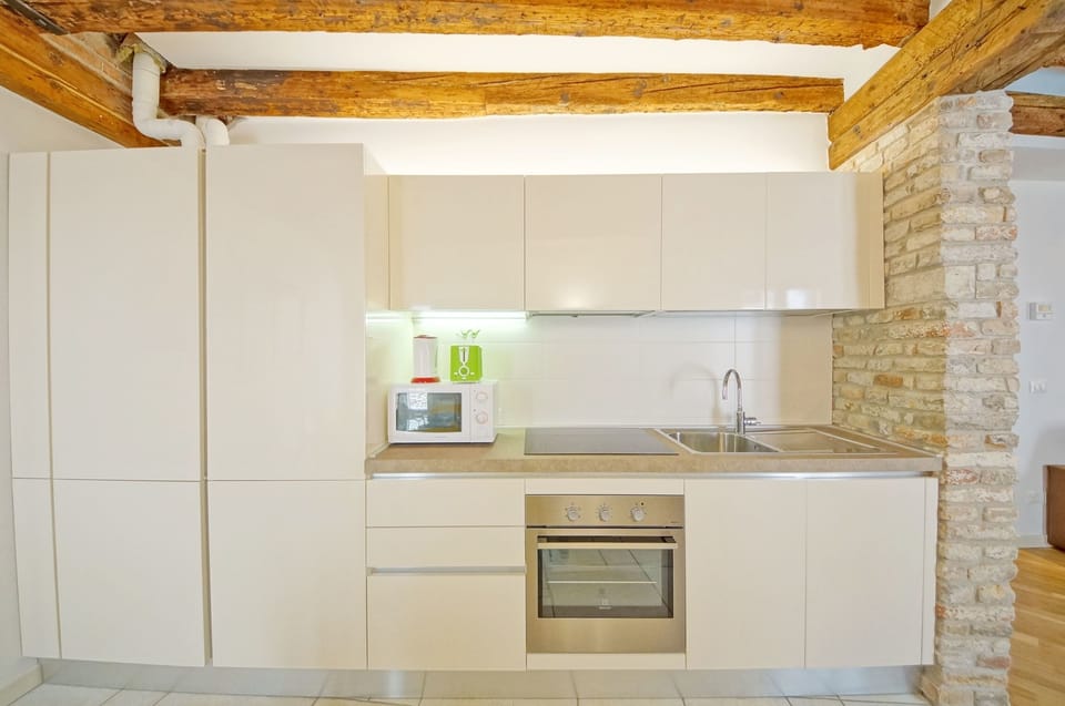 Apartment, 1 Bedroom | Private kitchen | Full-size fridge, microwave, oven, stovetop