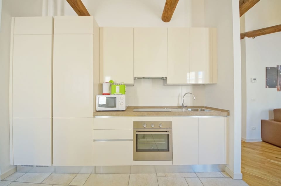 Apartment, 1 Bedroom | Private kitchen | Full-size fridge, microwave, oven, stovetop