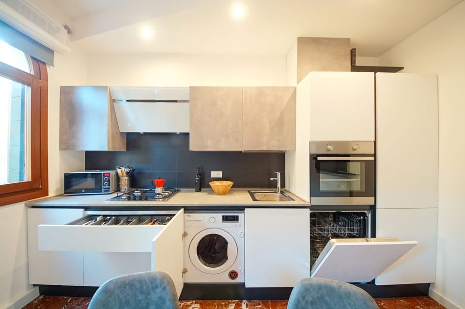 Apartment, 1 Bedroom | Private kitchen | Full-size fridge, microwave, oven, stovetop