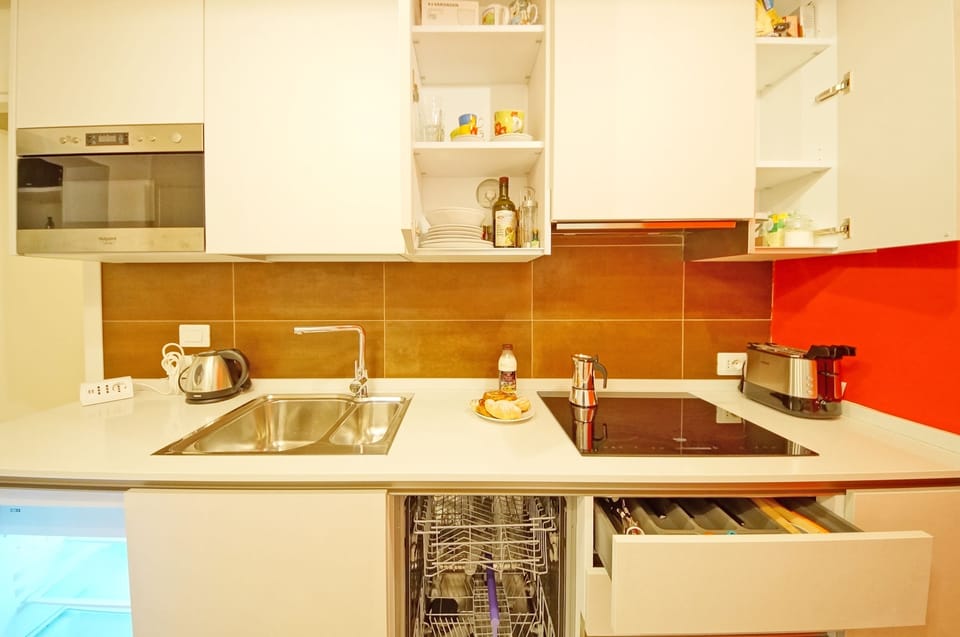 Apartment, 1 Bedroom | Private kitchen | Full-size fridge, microwave, stovetop, dishwasher