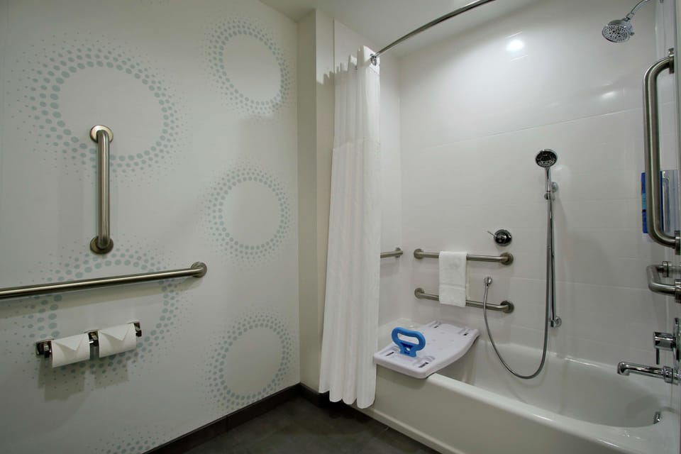 Separate tub and shower, free toiletries, hair dryer, towels